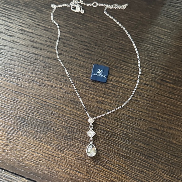 Swarovski Silver grey Necklace with Teardrop Crystal - Picture 1 of 4